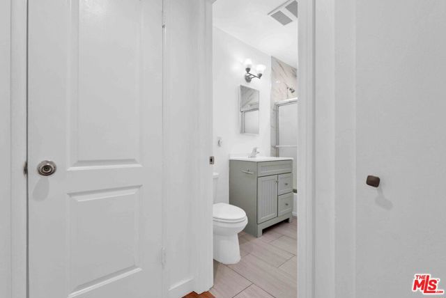 10235 S 10th Avenue, Inglewood CA: https://media.crmls.org/mediaz/dc7618b3-33f2-478a-8a44-8045878ee12d.jpg