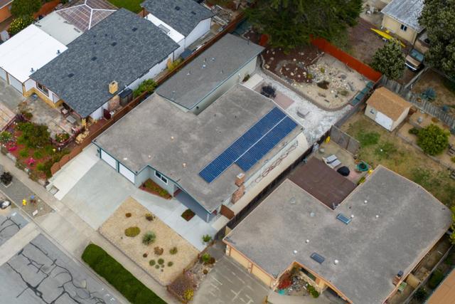 3248 Fitzgerald Circle, Marina CA: https://media.crmls.org/mediaz/dc768e3d-c91f-4346-a6b6-3bfad5575790.jpg