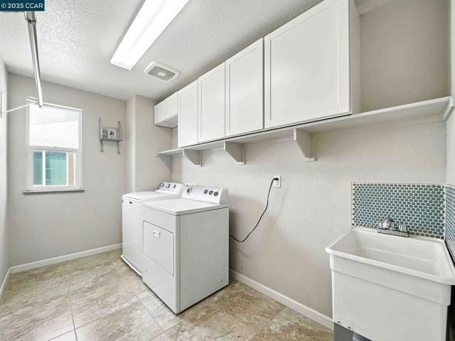2433 Sanders Ln, Fairfield CA: https://media.crmls.org/mediaz/dc7695bf-4688-4a33-bcf1-43516b53cb2b.jpg
