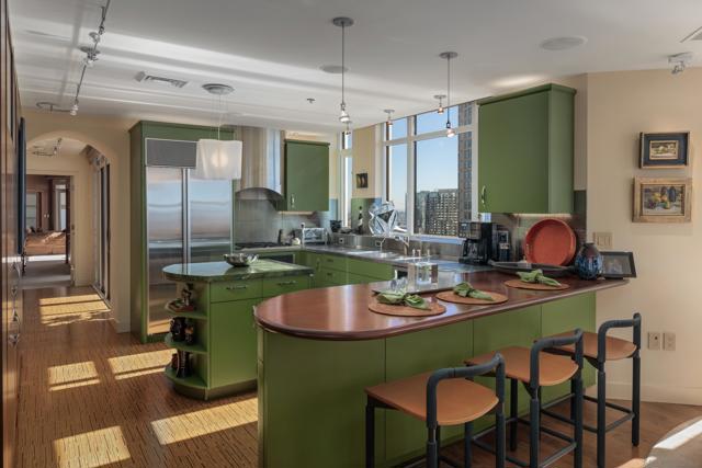 700 W Harbor Dr, San Diego CA: https://media.crmls.org/mediaz/dc76a416-0a9c-48ca-b1d0-5333f8be346e.jpg