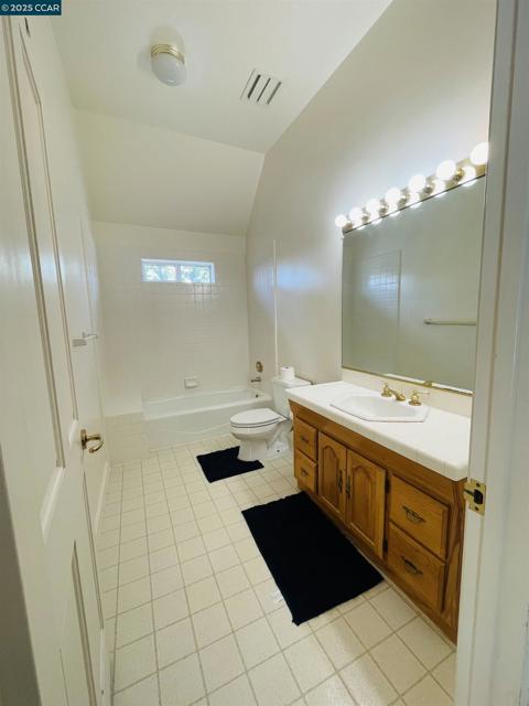 29 Heather Lane, Orinda CA: https://media.crmls.org/mediaz/dc775603-683e-4c31-8311-1581f90e2d1e.jpg