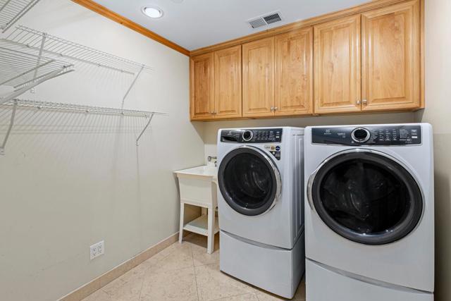 436 Summit Drive, Redwood City CA: https://media.crmls.org/mediaz/dc776ae7-fc03-4d24-a00e-6dd90ef1d1f4.jpg