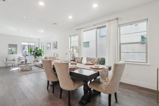 5623 Central Pkwy, Dublin CA: https://media.crmls.org/mediaz/dc776d48-3085-4160-b496-3af6ce2b47dd.jpg