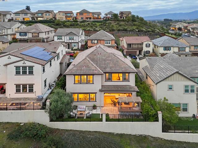 3885 Highpointe Ct, Dublin CA: https://media.crmls.org/mediaz/dc78648f-b5c4-439f-b6c6-ccda06f28472.jpg