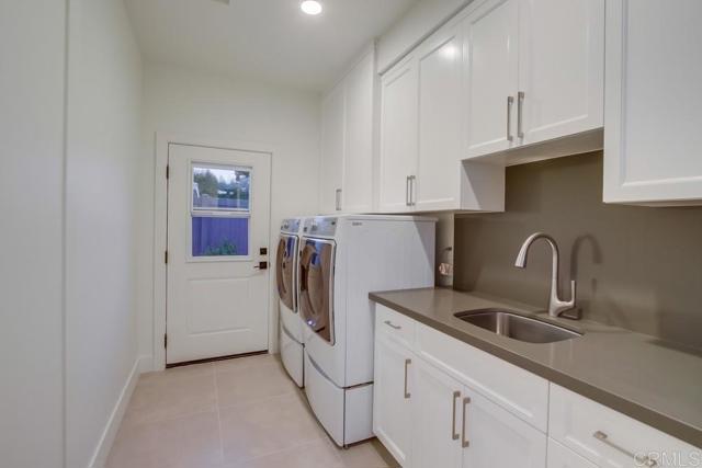 5380 Los Robles Drive, Carlsbad CA: https://media.crmls.org/mediaz/dc78ef1c-05aa-432a-8479-669e1bf4f2a6.jpg