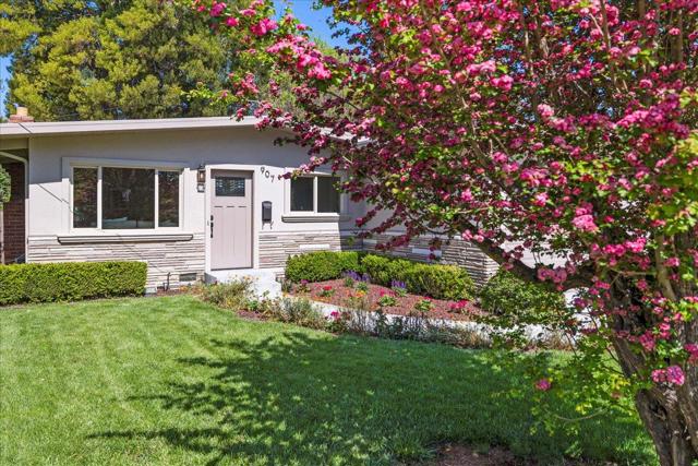 907 Christopher Way, Menlo Park CA: https://media.crmls.org/mediaz/dc79318b-1d5c-4ebc-a5a6-68602c3705e0.jpg