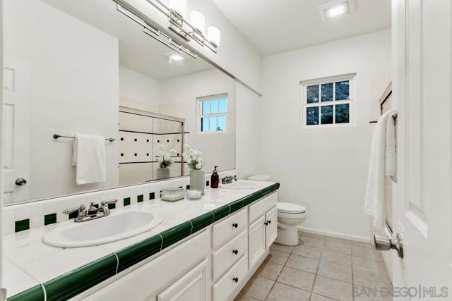 17002 Obsidian Dr, Ramona CA: https://media.crmls.org/mediaz/dc798a1c-efea-4f57-b488-2a3efb4a530e.jpg