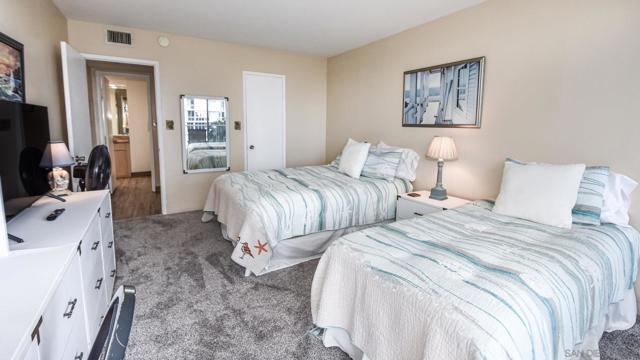 1770 Avenida Del Mundo, Coronado CA: https://media.crmls.org/mediaz/dc799873-7f7e-4005-b31f-632214febf49.jpg