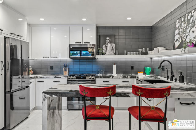 2602 N Whitewater Club Drive, Palm Springs CA: https://media.crmls.org/mediaz/dc7a2324-39f7-4a5b-8cf6-1d79420e2679.jpg