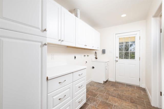 25311 Jesmond Dene Road, Escondido CA: https://media.crmls.org/mediaz/dc7a24e1-d524-43f1-a5e4-011784e66dfd.jpg