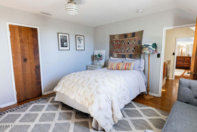 Detail Gallery Image 11 of 24 For 4053 Cromwell Ave, Los Angeles,  CA 90027 - 3 Beds | 3 Baths