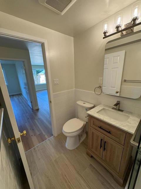 370 Bartlett Street, San Francisco CA: https://media.crmls.org/mediaz/dc7aa545-66d5-4dd1-af91-d2c0002a4155.jpg