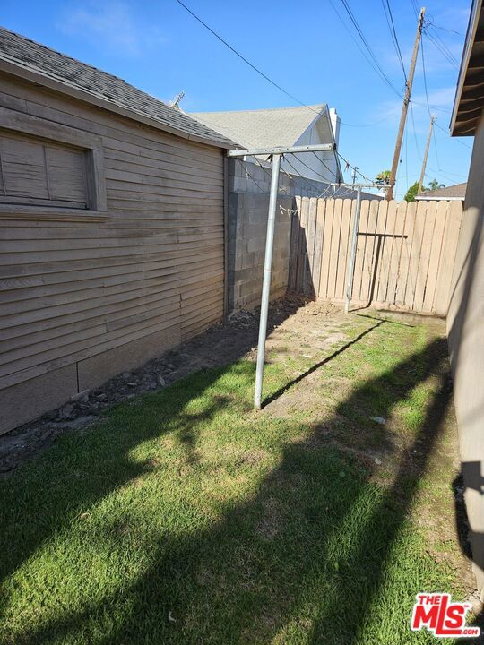 3961 W 64th Street, Los Angeles CA: https://media.crmls.org/mediaz/dc7b1b19-fd0c-4faf-92e9-9fbde086d0b7.jpg