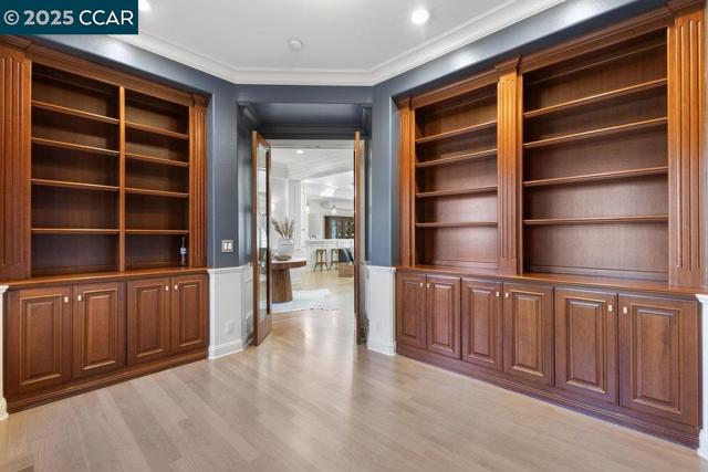 1826 Alameda Diablo, Diablo CA: https://media.crmls.org/mediaz/dc7b7f9f-b95c-4fa7-9ed9-49df732905e5.jpg