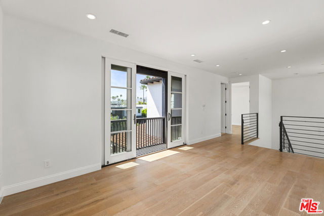 530 N Alta Vista Boulevard, Los Angeles CA: https://media.crmls.org/mediaz/dc7b96f6-b683-48e4-a151-a28908161fed.jpg