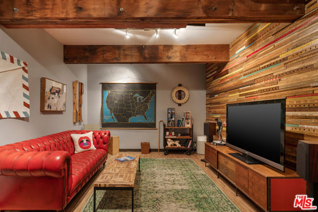 3307 Deronda Drive, Los Angeles CA: https://media.crmls.org/mediaz/dc7c0e73-2cb4-4c6c-ba30-79c43054f62e.jpg