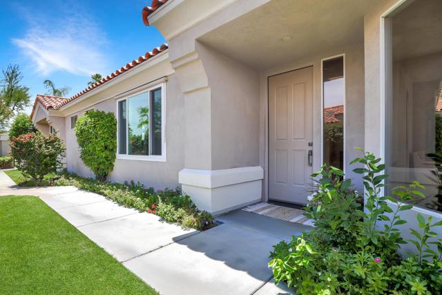 502 Desert Holly Drive, Palm Desert CA: https://media.crmls.org/mediaz/dc7cc811-99bb-4da3-b52b-c37cec5825ba.jpg