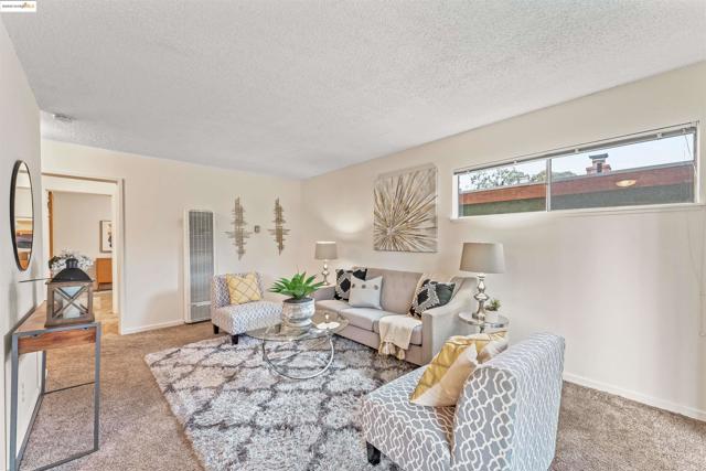 389 Somerset Rd, Piedmont CA: https://media.crmls.org/mediaz/dc7d470d-f8b9-4855-9235-c3082ff385b5.jpg