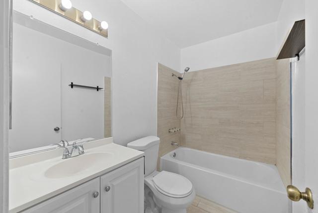 7636 Palmilla Drive, San Diego CA: https://media.crmls.org/mediaz/dc7d860a-2bbf-4a60-b10b-262f85689fff.jpg