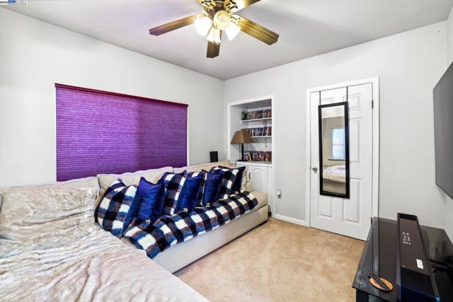 835 Apgar St, Oakland CA: https://media.crmls.org/mediaz/dc7d90c5-5a15-453d-ba9b-04dcef81e46d.jpg