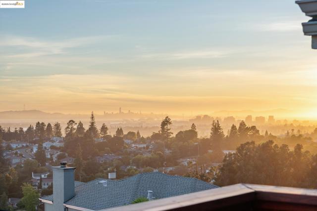 4353 Terrabella Way, Oakland CA: https://media.crmls.org/mediaz/dc7e3758-d462-4f32-89a1-2fd32e1c1037.jpg