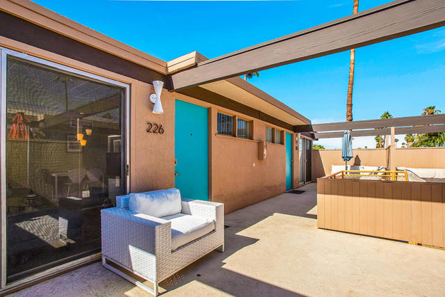 1111 E Palm Canyon Drive, Palm Springs CA: https://media.crmls.org/mediaz/dc7ef6cd-78d0-4150-908a-00a72c1823ba.jpg