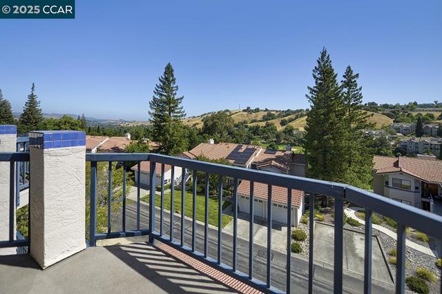 4243 Terra Granada Dr, Walnut Creek CA: https://media.crmls.org/mediaz/dc7f2fc4-6640-447f-8667-475c003ecdc8.jpg