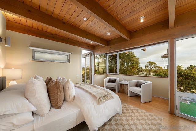 1635 Gascony Rd, Encinitas CA: https://media.crmls.org/mediaz/dc7fd6f9-51e4-40b8-978a-cfea93174b76.jpg