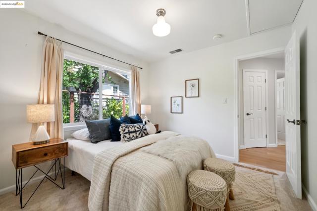 184 Lombardy Ln, Orinda CA: https://media.crmls.org/mediaz/dc7fda4b-8fa4-4287-83fa-1c344ef2a1bf.jpg