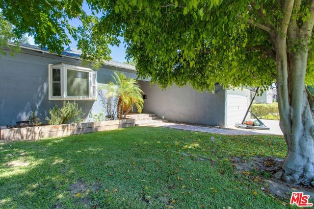 5732 Tobias Avenue photo 5