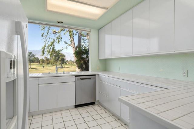 36 Colonial Drive, Rancho Mirage CA: https://media.crmls.org/mediaz/dc810774-727c-413b-ab24-0a64f5e1c2a2.jpg