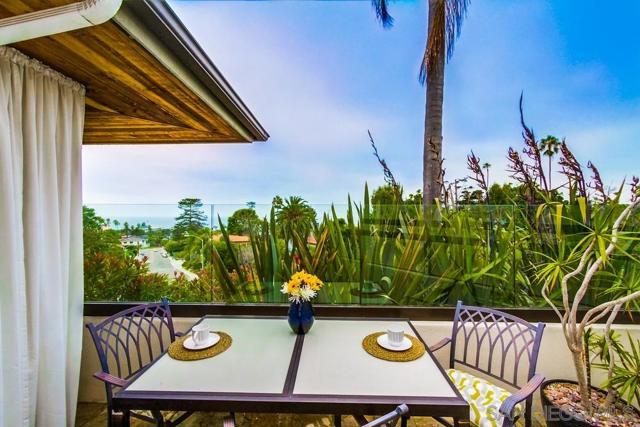 7651 Country Club Drive, La Jolla CA: https://media.crmls.org/mediaz/dc8112ed-202a-4992-8f3a-fb922bab41db.jpg