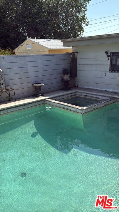 180 E Pepper Drive, Long Beach CA: https://media.crmls.org/mediaz/dc816390-1d92-4e9f-94cc-fc90a8dc7e3e.jpg