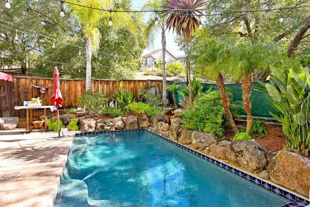 5233 Boulder Ct, Concord CA: https://media.crmls.org/mediaz/dc816f72-4f90-4f6a-a542-1ec585892bbe.jpg