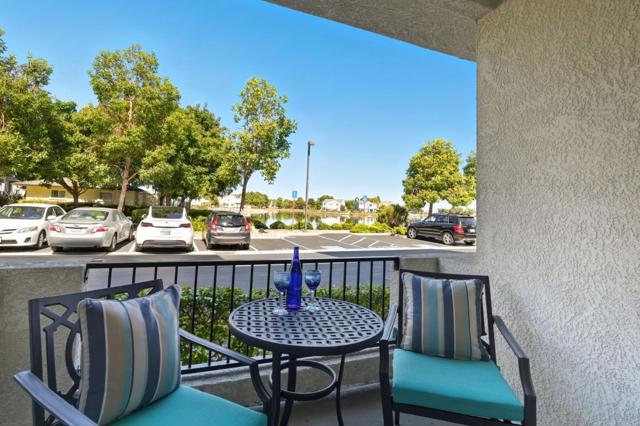 401 Baltic Circle, Redwood City CA: https://media.crmls.org/mediaz/dc819fd7-0fb2-4b88-b1b3-5f9afde317e7.jpg