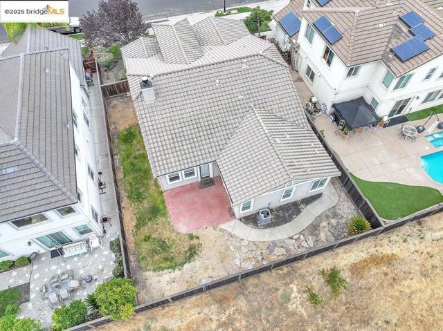 562 Douglas Drive, Brentwood CA: https://media.crmls.org/mediaz/dc822262-4444-4bf0-8866-59b67e7f9920.jpg