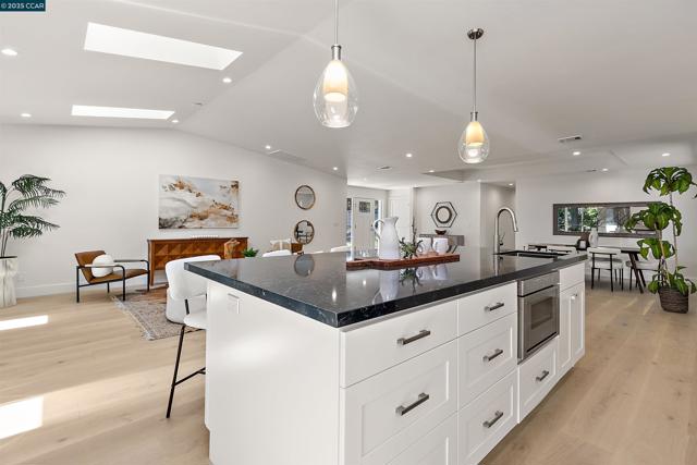 706 St Marys Rd, Lafayette CA: https://media.crmls.org/mediaz/dc8271ee-4d7b-4605-bdc8-e4c7bfa735f8.jpg