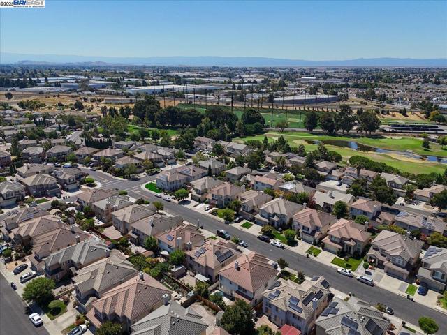 250 BRIDGEWATER RD, Hayward CA: https://media.crmls.org/mediaz/dc83020a-9f93-4411-a483-4a09920d5712.jpg
