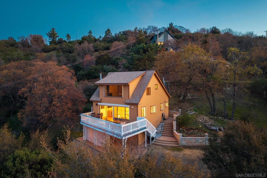 1090 Valley View Dr
