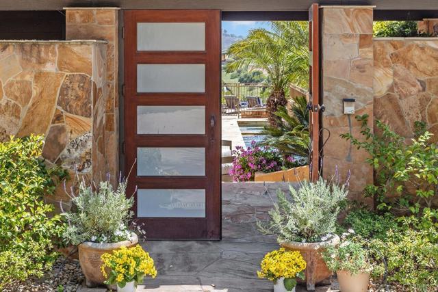 Detail Gallery Image 2 of 29 For 105 via De La Valle, Del Mar,  CA 92014 - 4 Beds | 4/1 Baths