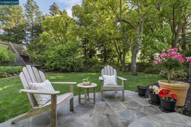 120 Heritage Oaks Pl, Alamo CA: https://media.crmls.org/mediaz/dc833af7-a345-4fc7-a98c-61b1d4224afe.jpg
