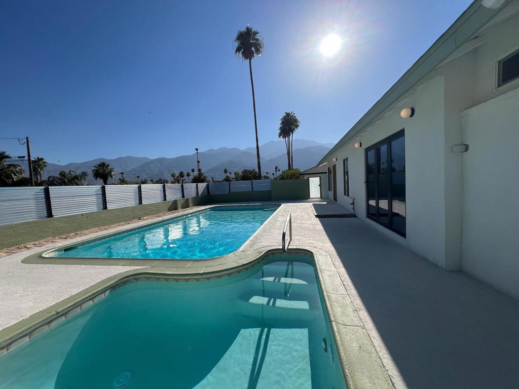 3864 E Cll San Raphael