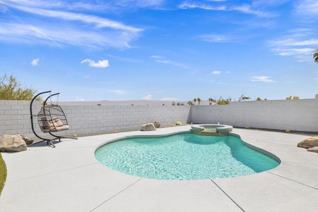 73298 Buckboard Trail, Palm Desert CA: https://media.crmls.org/mediaz/dc83dd96-aba2-4b04-8b6a-f5a17647caa5.jpg