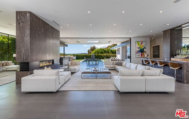 2002 LOMA VISTA Drive, Beverly Hills CA: https://media.crmls.org/mediaz/dc840c67-ec63-4d19-975f-566d86c4bff8.jpg