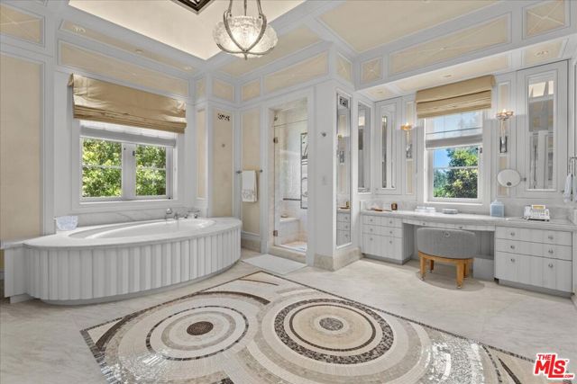 804 N Elm Drive, Beverly Hills CA: https://media.crmls.org/mediaz/dc84237b-f096-4a35-88e1-22af2b4e3cf8.jpg