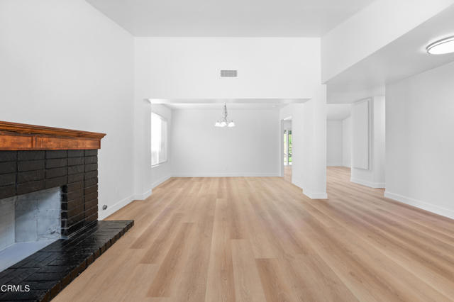 Detail Gallery Image 8 of 49 For 2437 Kimberly Ave, Camarillo,  CA 93010 - 3 Beds | 2 Baths