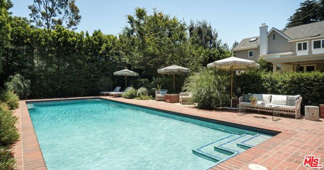 322 Lorraine Boulevard, Los Angeles CA: https://media.crmls.org/mediaz/dc8588d3-d582-46b7-a7b5-822000d85755.jpg
