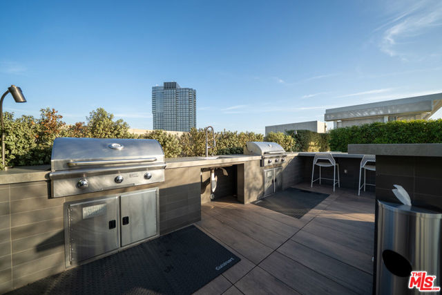 530 S Hewitt Street, Los Angeles CA: https://media.crmls.org/mediaz/dc86258b-bc1f-4662-98c9-1a553d6aabcc.jpg