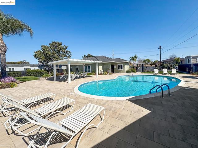 114 Zartop St, Oakley CA: https://media.crmls.org/mediaz/dc8649c0-7f0e-41b4-b3b2-7fb52308558d.jpg