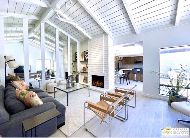 2234 S Linden Way, Palm Springs CA: https://media.crmls.org/mediaz/dc86b242-89e5-4de8-926b-e97f0247eb18.jpg